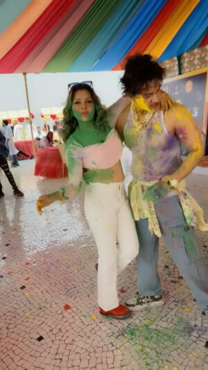 Pooja Poddar Instagram - #holiparty2025🌈❤️💛💚 #partytime #partyfavors #instagood #instalike #frdsforever #frdship_nver_ends😍😍😍😘😘😘😘😇😇 #poojapoddarofficial