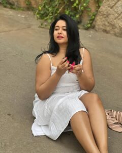 Actress Poonam Bajwa HD Photos and Wallpapers March 2025