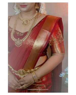 Pratheeksha G Pradeep Instagram - Bride..♥️

@kerala.brides 

#indianbride #indianwedding #wedding #bride #bridalmakeup #weddingphotography #bridal #makeupartist #weddinginspiration #bridaljewellery #bridetobe #bridesofindia #weddingdress #indianwear #makeup #indianjewellery #jewellery #indianweddings #lehenga #southindianbride #punjabibride #bridesmaids #weddingjewellery