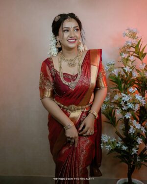 Pratheeksha G Pradeep Instagram - Bride..♥️

@kerala.brides 

#indianbride #indianwedding #wedding #bride #bridalmakeup #weddingphotography #bridal #makeupartist #weddinginspiration #bridaljewellery #bridetobe #bridesofindia #weddingdress #indianwear #makeup #indianjewellery #jewellery #indianweddings #lehenga #southindianbride #punjabibride #bridesmaids #weddingjewellery