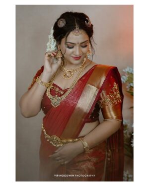 Pratheeksha G Pradeep Instagram - Bride..♥️

@kerala.brides 

#indianbride #indianwedding #wedding #bride #bridalmakeup #weddingphotography #bridal #makeupartist #weddinginspiration #bridaljewellery #bridetobe #bridesofindia #weddingdress #indianwear #makeup #indianjewellery #jewellery #indianweddings #lehenga #southindianbride #punjabibride #bridesmaids #weddingjewellery
