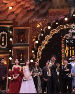 Pratibha Ranta Instagram - It’s a beautiful feeling to get acknowledged for something that you truly love . 
Thankyou @iifa for honouring me with the best debut female award.
Its truly dream come true!
Have always seen iffa on TV and it was surreal to be a part of it this time 
Thankyou @raodyness kiran ma’am for bringing the best out of me.
Thankyou aamir sir @aamirkhanproductions for giving me the opportunity and the entire team of laapata ladies, each and everyone has been a part of my journey in the best way possible. 
Thankyou dadu dadi mummy papa simmi and raghu for your blessings and constant love and support. 
Thankyou to my lovely friends and audience for your endless love! 
I am here only because of my audience’s love!