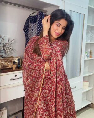 Preeti Singh Instagram - “Ethnic elegance, timeless charm!”
