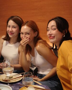 Prima Bhuncharoen Instagram - Happiest birthday to our @carissa_spg 🌻🎂🌈 ขอให้พรทุกข้อที่น้องขอมันเกิดขึ้นจริงในวันนี้พรุ่งนี้น้า i will always be here for you too ~ and last night with @5shades_offun is always a blast 💥🤣
