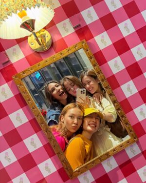 Prima Bhuncharoen Instagram - Happiest birthday to our @carissa_spg 🌻🎂🌈 ขอให้พรทุกข้อที่น้องขอมันเกิดขึ้นจริงในวันนี้พรุ่งนี้น้า i will always be here for you too ~ and last night with @5shades_offun is always a blast 💥🤣
