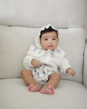 Prima Bhuncharoen Instagram - My baby PIPPA is 3 Months old ! 🩵🤗 @snowowlbaby #pippaxsnowowl สามเดือนที่เรียนรู้กันทุกวันไม่เกินจริงแต่พ่อกับแม่เริ่มสนุกกับการเลี้ยงหนูแล้วหละ หลังจากนี้จะเป็นยังไงต่อไปน้า มีความสุขที่เห็นพัฒนาการหนูในทุกๆวันเลยนะคะ