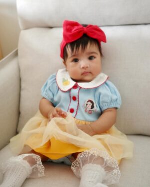 Prima Bhuncharoen Instagram - Baby Snow white 💙🍎 แม่เป็นแฟนคลับ Disney ลูกต้องทำใจนิดนึงนะคะ 😆