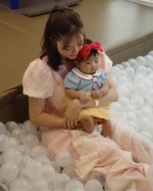 Prima Bhuncharoen Instagram - Baby Snow white 💙🍎 แม่เป็นแฟนคลับ Disney ลูกต้องทำใจนิดนึงนะคะ 😆