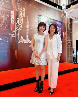 Priscelia Chan Instagram - #小娘惹之翡翠山 is coming to you on 17mar MeWatch and 19 March, 9pm on Channel 8 ✨ 
Coming back to the Peranakan Museum for the press conference brought back lovely memories of the day when all of us (actors and production team) came for research tour before we started filming Emerald Hill last year ❤️
Do tune in and take a trip back to the late 1940s to 1970 with us in #mediacorpemeraldhill 😊
@mediacorp.re.dian #mediacorp #thelittlenonya

Make up @mediacorp @herislee 🌻
Hair @mediacorp Eileen 🌻