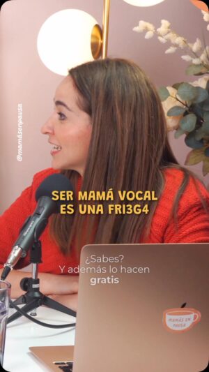 Priscila Faz Instagram - Honor a quien honor merece, gracias a esas mamás que se ponen la camiseta para ser vocales. 
🎒 Comenta “ESCUELA” y te compartimos el episodio completo, también puedes encontrarlo en Spotify y YouTube. 
🎙️ @analore.co  @priscilafaz 
.
.
#escuela #colegio #preescolar #maternidad #etapaescolar #podcast #podcaster