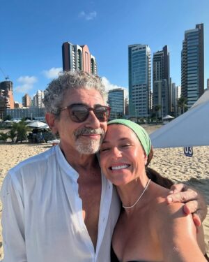 Priscila Sol Instagram - 3 coisas importantes que eu aprendi nesses meus quase 45 anos de vida: a gente só não pode deixar; a peteca cair, nem o bumbum e muito menos deixar de conhecer o Ceará. Jamais! 

Fico sempre muito feliz quando eu volto ao Ceará, terra das minhas mães, de muitas pessoas que eu amo e tbm um pouquinho minha no coração.