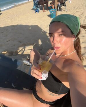 Priscila Sol Instagram - 3 coisas importantes que eu aprendi nesses meus quase 45 anos de vida: a gente só não pode deixar; a peteca cair, nem o bumbum e muito menos deixar de conhecer o Ceará. Jamais! 

Fico sempre muito feliz quando eu volto ao Ceará, terra das minhas mães, de muitas pessoas que eu amo e tbm um pouquinho minha no coração.