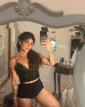Priscila Sol Instagram - Sextô 3 meses sem silicone 🌸 ufa tirei o sutiã cirúrgico 🫠

Foi o @drrafaelmanzini quem fez o meu explante e a reconstrução com a minha própria gordura. Ele é perfeito, um gênio! sou eternamente grata a você, Doc 🫶