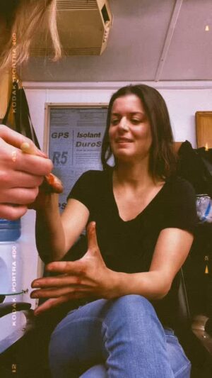 Priscilla Faia Instagram - Throwback to the best glam I’ve ever had. @guiltlessglamour @hairbynicolelapointe @maya_phillips237 @sofiephillips #calamityjane #timelapse