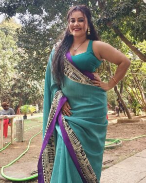 Priya Gamre Instagram - Hello… my lovelies ❤️❤️
#priyagamre #saree