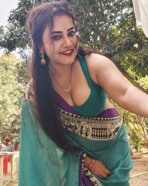 Priya Gamre Instagram - Hello… my lovelies ❤️❤️
#priyagamre #saree