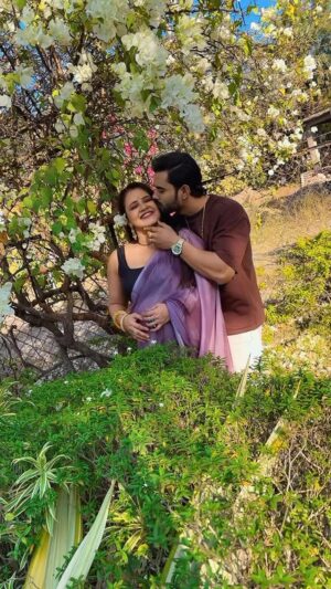 Priya Gamre Instagram - Tere naam pe meri zindagi… ❤️💋🥰💕
Credit: @sagaractor 
On the sets of @saheliiapp 
#priyagamre #luckysaini #reels #reelkarofeelkaro #reelitfeelit #reelsinstagram #reel #trendingreels #trendingreels #viralvideos #viralreels #couple #couplegoals #romantic #romanticcouples #love #loveislove