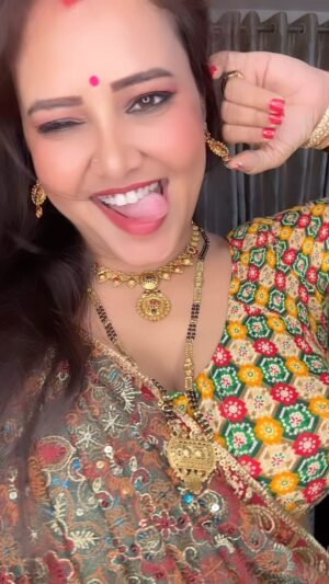 Priya Gamre Instagram - Up 🌹Down 🥀
#priyagamre #reels #reelitfeelit #reelkarofeelkaro #reelsinstagram #reel #trendingreels #viralreels #viralvideos