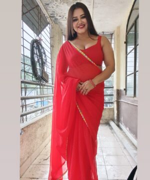 Priya Gamre Instagram - Happy Sunday my lovelies ❤️🦋
Link in bio 🔗 
#priyagamre #saree #redsaree