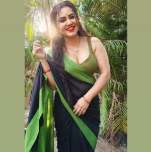 Priya Gamre Instagram - Caption for this ??? 🌹
Comment your caption 
#priyagamre #saree #sareelove