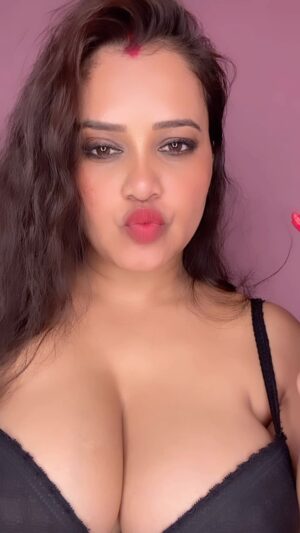 Priya Gamre Instagram - Tera naam kya hai ??? 🤪
#priyagamre #reelitfeelit #reelkarofeelkaro #reels #reelsinstagram #reel #lips