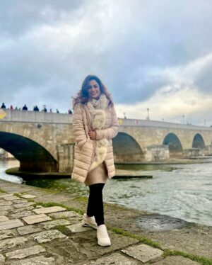 Priya Raina Instagram - December that didn’t make it to the gram in time ! 
(Aaj dekh rahi thi phone mein, socha aap bhi dekh lo)😁🫰

#decemberdump #europetravel #wintertime ❄️