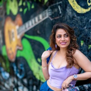 Priya Raina Instagram - Arranging vertical and horizontal pictures in one post is a real struggle 😅 and now that I’ve done the work for ur feed, help me with the caption 😁 
( & SWIPE for #fridayquote )

📸 @ashimphotography 

P.S. I always feel like getting up & dancing like #madhuridixit on this banger from 90’s 🎶 💃🏻 Wonder why such songs aren’t made anymore & uff those vocal expressions like #kavitakrishnamurthy 🥹💕 

#90skid #90smusic #90sbollywood #kayserasera
