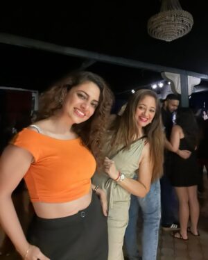 Priya Raina Instagram - #Goa that didn’t make it to the gram 🏝️ 

(Yes i take my forever sweet time to post) 
Btw which bollywood song does this audio remind you of ? Tell me in the comments (hint : it has my name 😉)

#tbt #takemeback 🫠