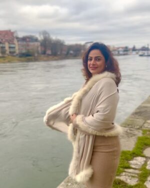 Priya Raina Instagram - December that didn’t make it to the gram in time ! 
(Aaj dekh rahi thi phone mein, socha aap bhi dekh lo)😁🫰

#decemberdump #europetravel #wintertime ❄️