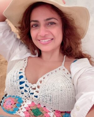 Priya Raina Instagram - #Goa that didn’t make it to the gram 🏝️ 

(Yes i take my forever sweet time to post) 
Btw which bollywood song does this audio remind you of ? Tell me in the comments (hint : it has my name 😉)

#tbt #takemeback 🫠