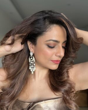 Priya Raina Instagram - All set for #shaadiseason ? Wait @dillisefashion is here for you ✨ 🎉🥳
@priyaaraina in these statement pieces by #DilliSeFashion looks breathtaking 🤩
Select your favourite pieces and DM 💌 or Watsapp us @ 9152105019 for orders & it will be delivered to you in a short while with all the love 💝 

Let’s build a stunning insta family together 💫 🙏🏻

#fashionjewelry #statementjewelry #indianjewellery