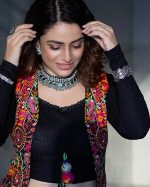 Priya Raina Instagram - हैप्पी दशेहरा 🌼💥🤩

रावण जलाओ 🔥 खाओ पियो मौज मनाओ 🥳🙌

📸 @ankitwadhwaphotography
