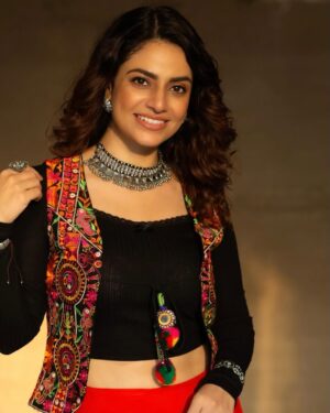Priya Raina Instagram - हैप्पी दशेहरा 🌼💥🤩

रावण जलाओ 🔥 खाओ पियो मौज मनाओ 🥳🙌

📸 @ankitwadhwaphotography