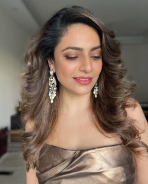 Priya Raina Instagram - All set for #shaadiseason ? Wait @dillisefashion is here for you ✨ 🎉🥳
@priyaaraina in these statement pieces by #DilliSeFashion looks breathtaking 🤩
Select your favourite pieces and DM 💌 or Watsapp us @ 9152105019 for orders & it will be delivered to you in a short while with all the love 💝 

Let’s build a stunning insta family together 💫 🙏🏻

#fashionjewelry #statementjewelry #indianjewellery