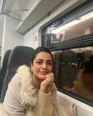 Priya Raina Instagram - December that didn’t make it to the gram in time ! 
(Aaj dekh rahi thi phone mein, socha aap bhi dekh lo)😁🫰

#decemberdump #europetravel #wintertime ❄️