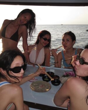 Priya Sangkhachinda Instagram - Reunion a gift from the gods
@kohtao_tour  สนุกเกินแหละพันนี้