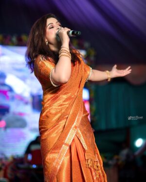 Priyanka Bharali Instagram - GLIMPSES FROM NAZIRATING FESTIVAL, DIGBOI.
I THANK HONOURABLE MLA SHREE SUREN PHUKAN SIR AND ALL THE ORGANISERS FOR MAKING A PART OF THE WONDERFUL EVENT. THANK YOU FOR YOUR HOSPITALITY🙏🏻. I HAD AN AMAZING TIME🥰. THANKS ALL THE AUDIENCE FOR YOUR TREMENDOUS SUPPORT AND LOVE🫶🏻🙏🏻.
LOTS OF LOVE🫶🏻,GOD BLESS YOU ALL 🙌🏻.
SEE YOU AGAIN☺️🫶🏻🙏🏻🧿 !! 

THANK YOU 
@surenphukan sir
@abhijit_baruah_photography 
@makeupartist_abhinash_das 
@bidyut_rakesh 

#new #newpost #newphotos #live #liveinconcert #liveperformance #singer #performer #priyankabharali #priyankabharaliofficial #priyankabharalilive #priyankabharalifanclub #instagood #instalike #instagram #insta #instamood #instaphoto #instadaily #thankfulgratefulblessed #🕉️🙏🏻🧿