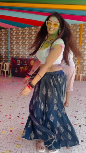 Priyanka Chaurasia Instagram - Itna mazaa q aa raha hai🙈❤️💚
#piikuuuu #instagram #holi #holistic #viral #style #instadaily #instagood #crazy #dance🔥
