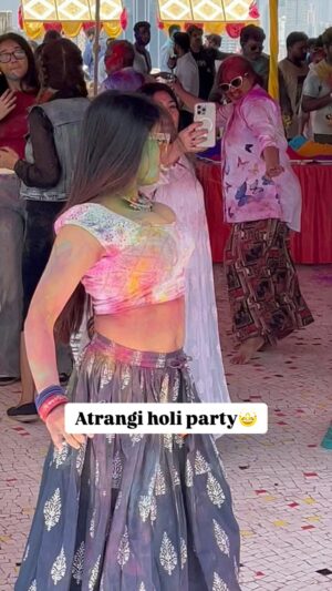 Priyanka Chaurasia Instagram - Atrangi holi party

#atrangi #atrangii #holivibes #nr