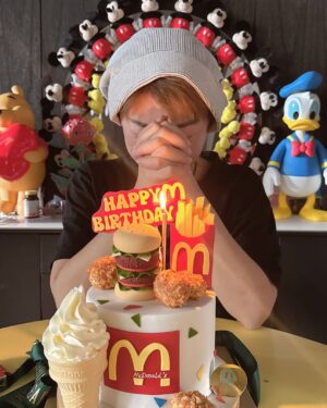 Quan Yi Fong Instagram - 今天是3月1日
星期六
我的生日
生日的祝福我都收到了
我也想送给你们
愿我们崭新的生活里 春风得意
心情春光明媚
感情春暖花开
前路风轻日暖
愿你开心加倍
幸福加倍

事事皆如意

#生日快乐
