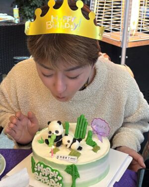 Quan Yi Fong Instagram - 今天是3月1日
星期六
我的生日
生日的祝福我都收到了
我也想送给你们
愿我们崭新的生活里 春风得意
心情春光明媚
感情春暖花开
前路风轻日暖
愿你开心加倍
幸福加倍

事事皆如意

#生日快乐
