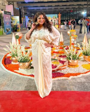 RJ Malishka Instagram - Serving some South-side sass with a whole lot of glam!🤍
Your girl got all dolled up to host the South Side Story event, and let me tell you, it was a LIT experience! 🎤🔥 From dazzling vibes to unstoppable energy, hosting this was pure magic—just like this look!  This beautiful 👗 : @masumimewawallaofficial 
Styled by: @srishti_k