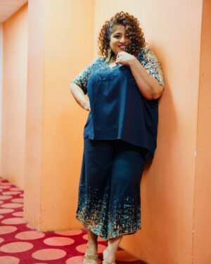 RJ Malishka Instagram - Aao Huzoor tumko …. Styled by : @srishti_k 
The starry 👗: @bykaveri @lovebykaveri 
The Cinderella Shoes : @thecaistore. 📸 : @shadabrazaa 
The event: Interviews for #freedomatmidnight streaming now on Sony Liv
