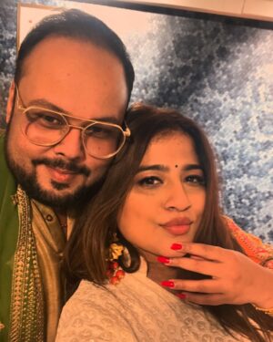 RJ Malishka Instagram - FAM wali Diwali:) Thankyou @emmayentertainment and @nikkhiladvani for more than one fab thing this Season 😄❤️❤️❤️The Diwali party is definitely one of them. The other we shall let the world discover soon. What a lovely eve with colleagues of a different era❤️ and with the ones who encouraged our endeavour after a glimpse❤️❤️❤️All of them are in these photos 😄
#happydiwali