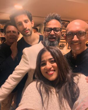 RJ Malishka Instagram - FAM wali Diwali:) Thankyou @emmayentertainment and @nikkhiladvani for more than one fab thing this Season 😄❤️❤️❤️The Diwali party is definitely one of them. The other we shall let the world discover soon. What a lovely eve with colleagues of a different era❤️ and with the ones who encouraged our endeavour after a glimpse❤️❤️❤️All of them are in these photos 😄
#happydiwali
