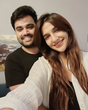 Rabab Hashim Instagram - Successfully made it through 4 weeks of parenthood with very little sleep, but a lot of love and laughter. And a few tears too. 🙃
Shoutout to this man for being the most amazing partner 🖤 

#1monthalready