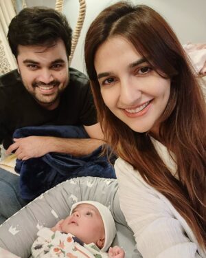Rabab Hashim Instagram - Successfully made it through 4 weeks of parenthood with very little sleep, but a lot of love and laughter. And a few tears too. 🙃
Shoutout to this man for being the most amazing partner 🖤 

#1monthalready