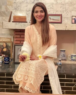 Rabab Hashim Instagram - ✨️✨️✨️

👗  @zainabchottaniofficial 💕
 
#Eid2022 #RababHashim
