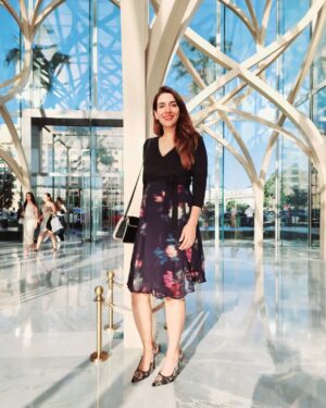 Rabab Hashim Instagram - That one perfect day when everything feels just right and you realize you wouldn't want to change a thing 🖤✨️

📸 My husband taking me by surprise and trying to show off his photography skills and not failing (just this once 😄) @sohaibshamshad

#blessings 🌸