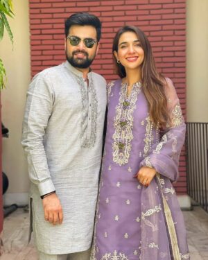 Rabab Hashim Instagram - Eid Mubarak from us to you all! 💫

#AsimJofa #IWearAsimJofa #MeraHaseenJora  #Festive2022  #Eidulfitar2022 #RababHashim